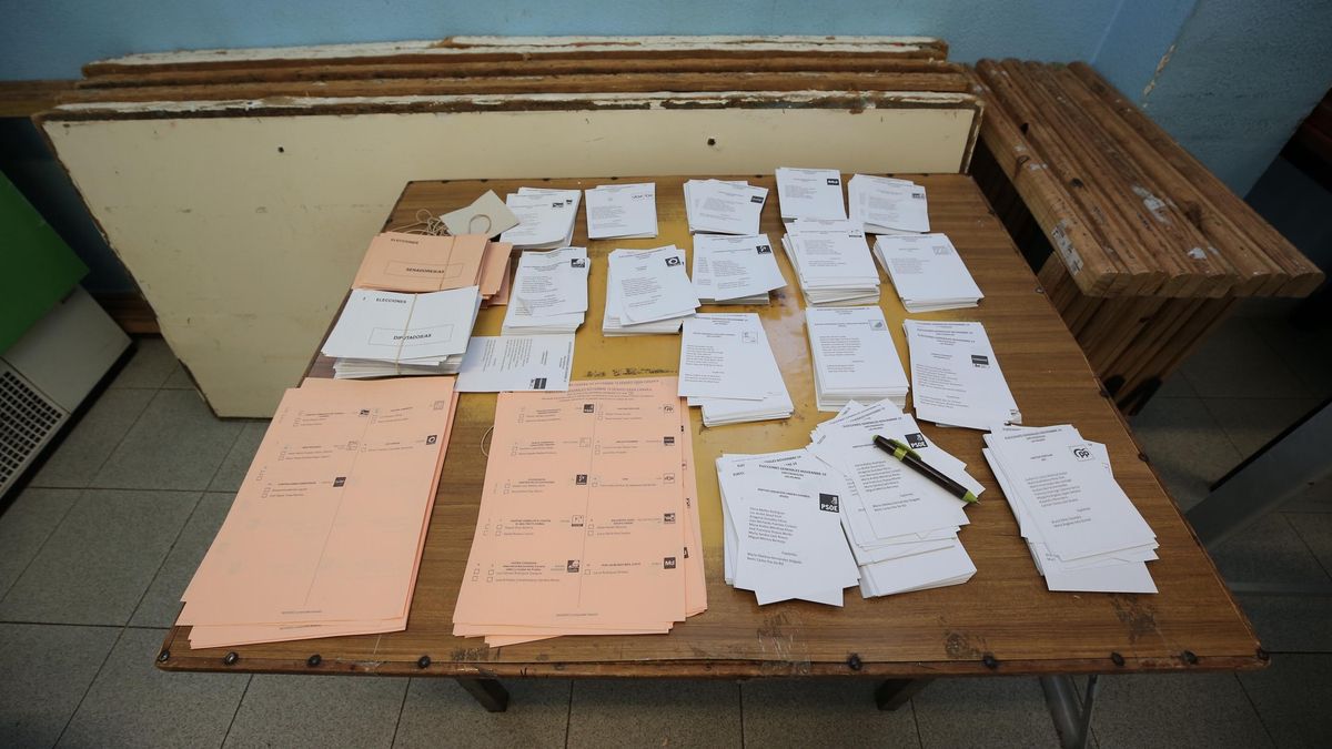 FOTOGALERÍA | La baja participación, protagonista de los colegios electorales de Las Palmas de Gran Canaria