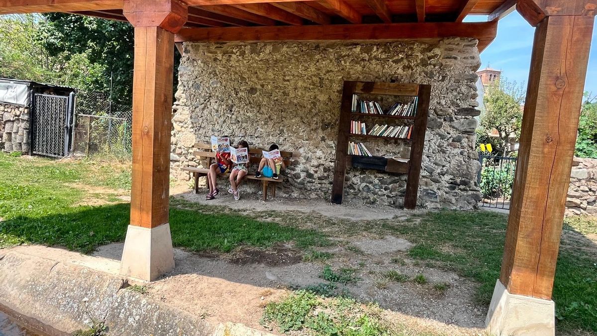 Ojacastro recupera su biblioteca en el antiguo lavadero después de que fuera vandalizada