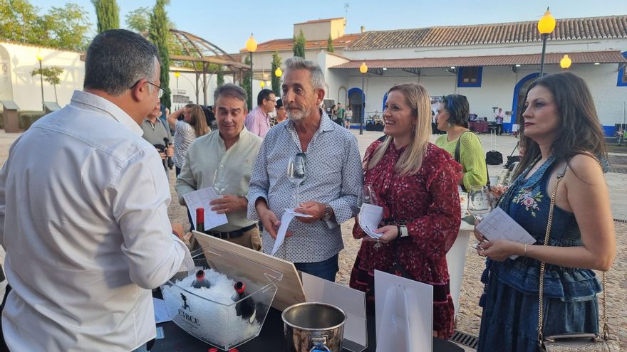 Valdepeñas abre su túnel del vino: "Es lo que nos ha dado nuestra identidad y nos sitúa en la historia"