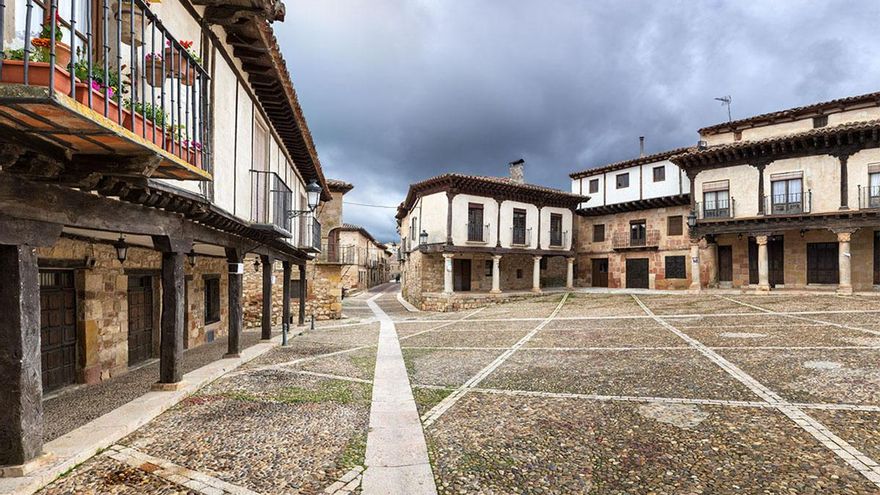 Plaza mayor o Plaza del Trigo. Atienza. Guadalajara. David Blázquez.