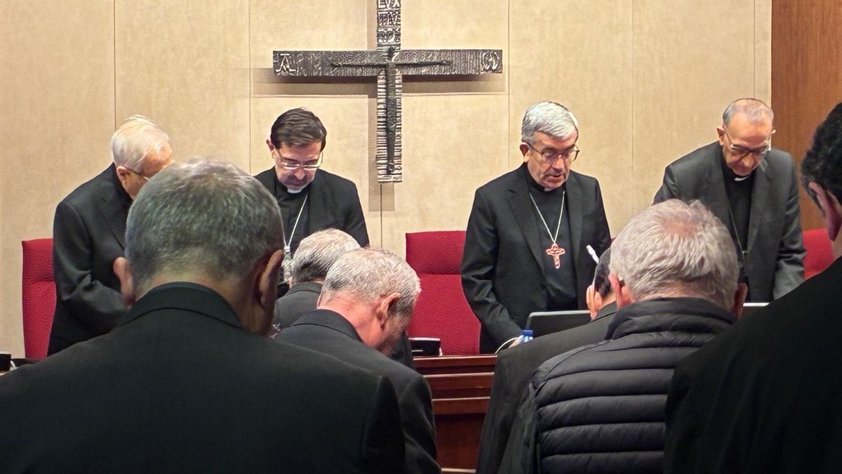 Mesa presidencial de la CEE