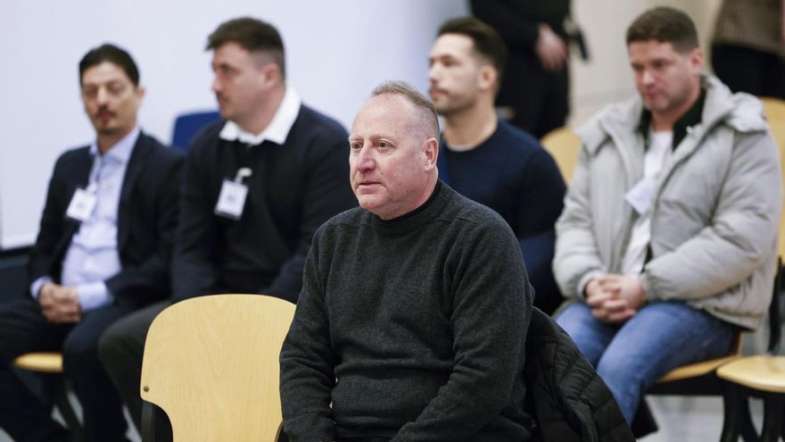 El acusado Santiago Fuentes Jover sentado en el banquillo de los acusados, este lunes, en la Audiencia Nacional, en San Fernando de Henares