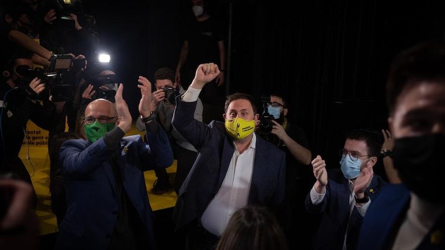 El líder de ERC, Oriol Junqueras, en un acto de campaña de ERC junto al exconseller Raül Romeva y el candidato de ERC a la Presidencia, Pere Aragonès.