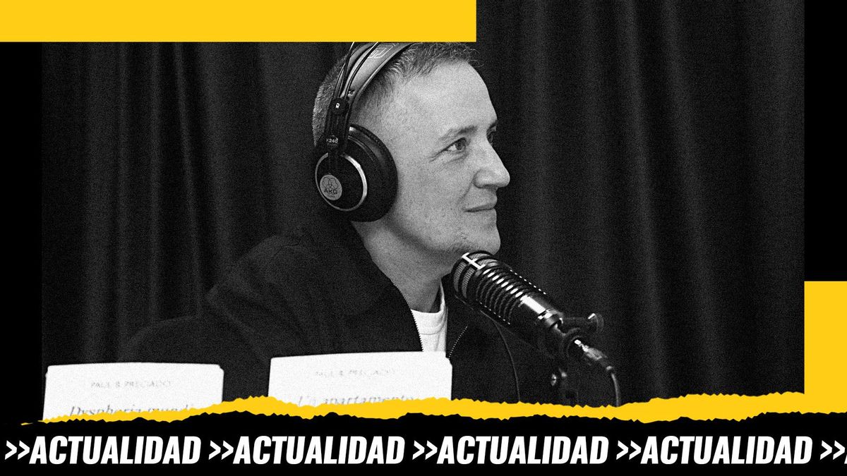 Paul B. Preciado durante esta entrevista en el estudio de La República Independiente de la Radio
