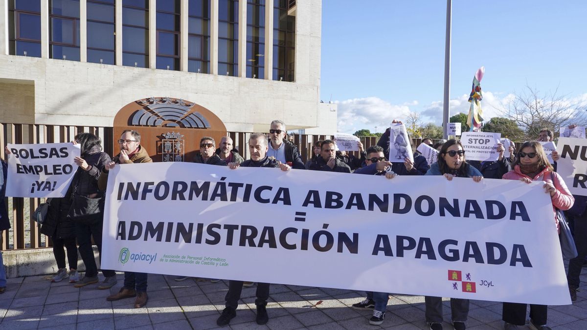 Los informáticos de la Junta de Castilla y León denuncian su precariedad y alertan de la seguridad de datos