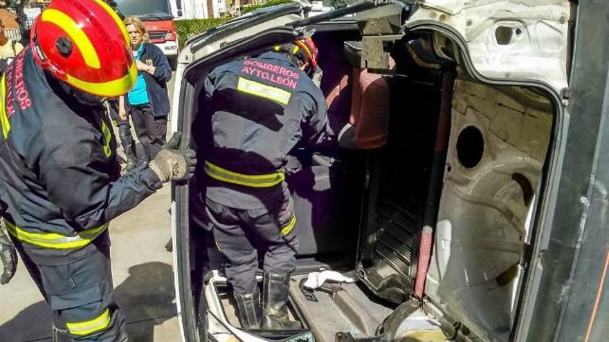 Simulacro accidente de tráfico de los Bomberos de León. / Foto: Bomberos de León