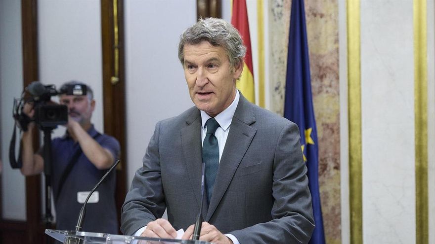 El presidente del PP, Alberto Núñez Feijóo, durante una rueda de prensa en el Congreso de los Diputados, a 24 de septiembre de 2025, en Madrid (España).