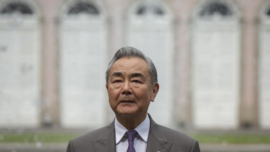 El canciller chino exige a Israel detener la escalada tras su "inaceptable" ataque a Irán