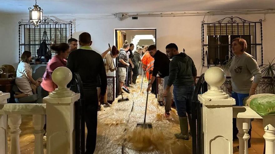 La borrasca Claudia deja casas anegadas y la caída de un muro en la jefatura de policía a su paso por Almodóvar