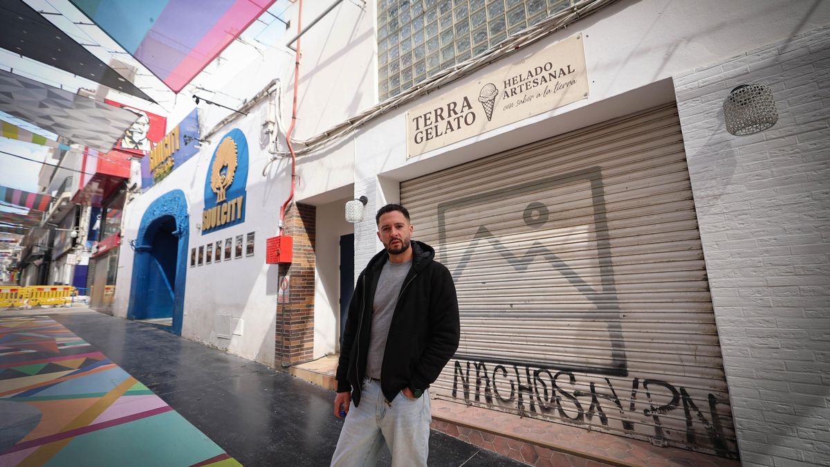 El 'West End d'Eivissa', entre les nits sense fre i el miratge 'transformador' d'Okuda: "Això no s'arregla amb color"