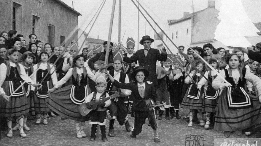 El 'lugar de la Mancha' donde el Carnaval se celebra en Navidad: el misterio de su origen histórico de “murga y sátira”