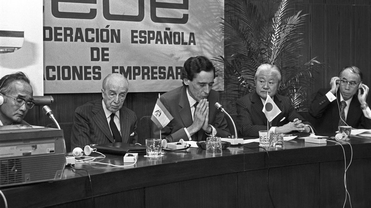 Carlos Ferrer Salat, presidente de la CEOE, durante un acto en 1983.