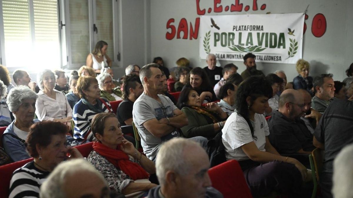 Salvemos la Montaña informa en La Vecilla contra los grandes proyectos energéticos que amenazan el territorio