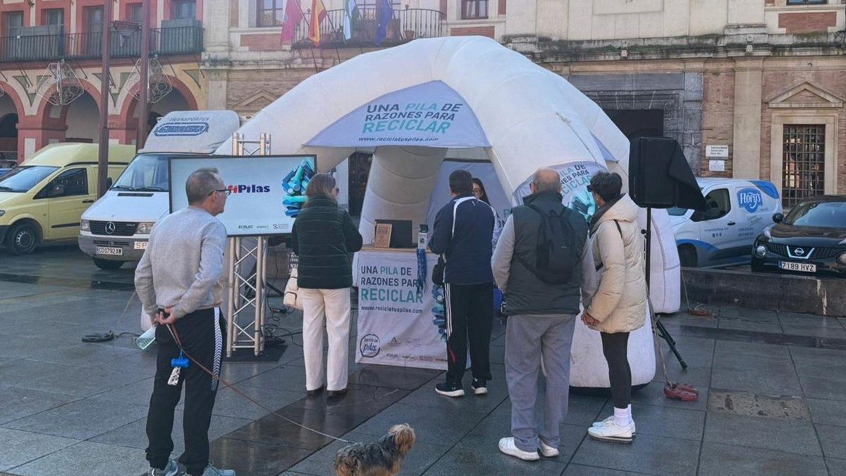 'Una Pila de Razones' llega a Córdoba para concienciar sobre reciclar estos residuos