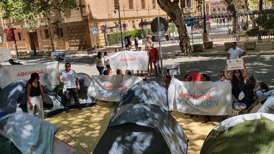 Trabajadores de Abengoa mueven de Madrid a Sevilla sus protestas tras quedarse fuera de los rescates del Gobierno