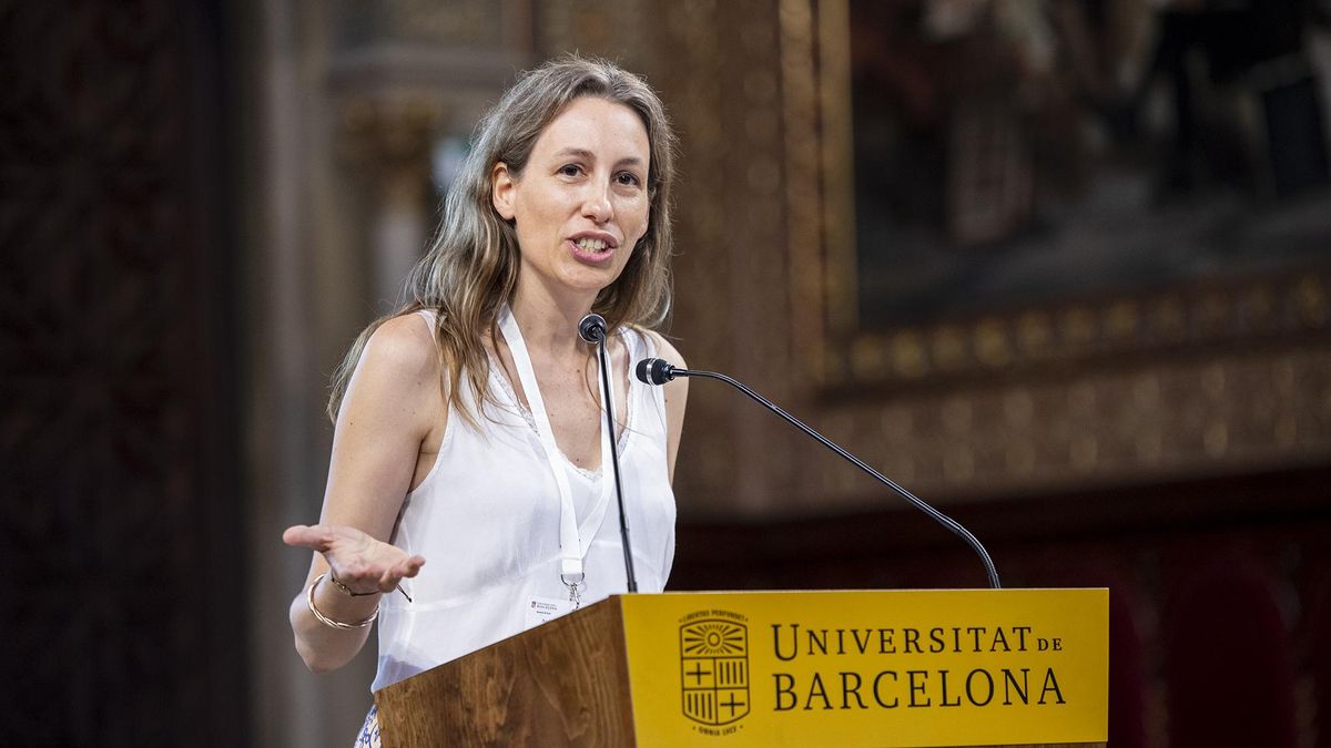 Elisenda Calvet, en el paraninfo de la UB durante una conferencia sobre genocidio de la IAGS.