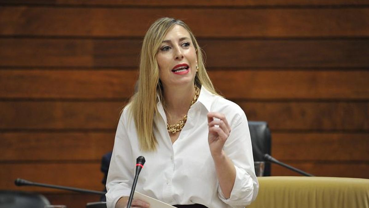 La presidenta de Extremadura, María Guardiola, este jueves en el pleno