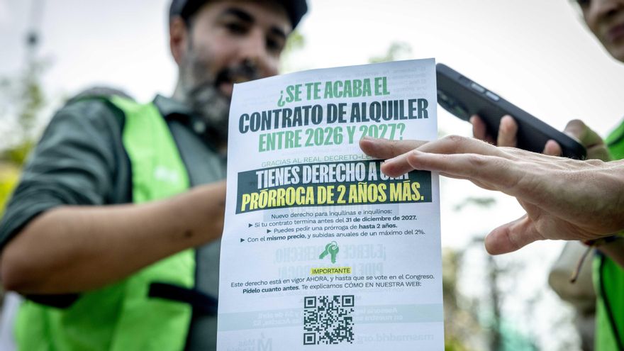 Uno de los folletos repartidos sobre cómo pedir la prórroga del alquiler