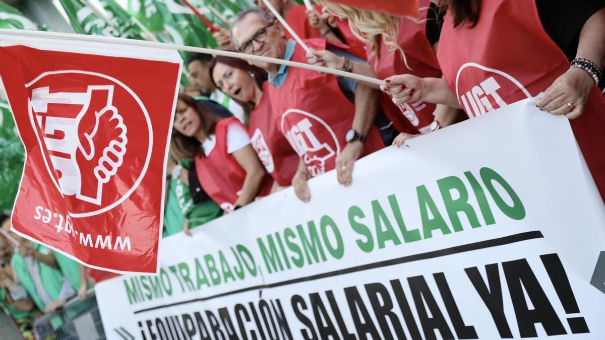Los sindicatos acusan a Manzano de intentar "embarrar" y enfrentar a los empleados públicos ante la huelga