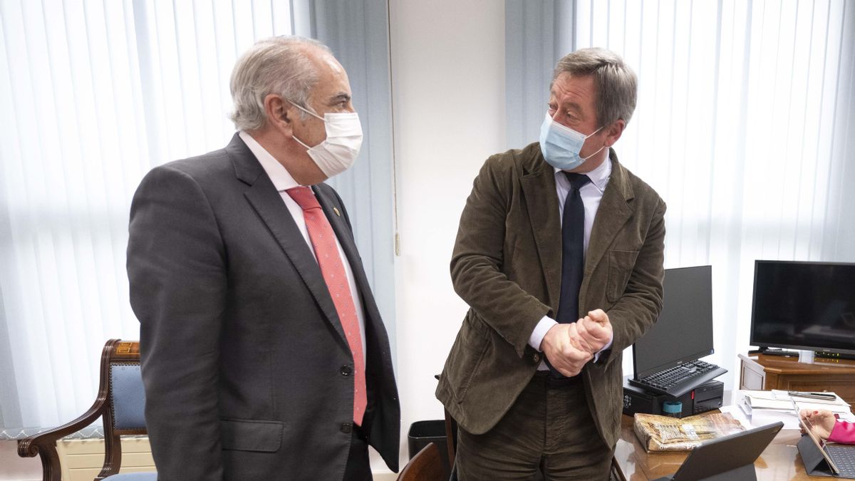 Arriola y Zupiria, en un Consejo de Gobierno