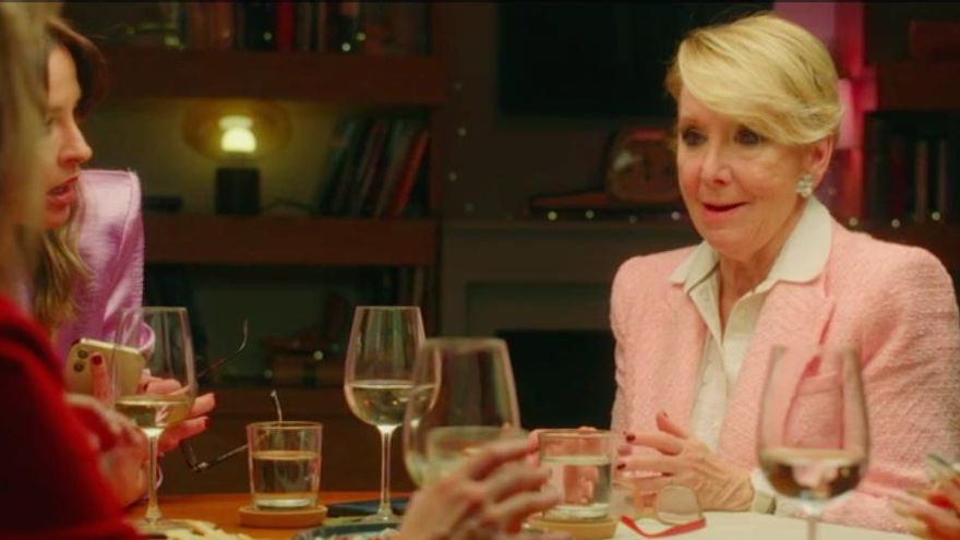 Esperanza Aguirre, al hablar de feminismo: "Hay que agradecer a Macron que se haya casado con una de mi edad"