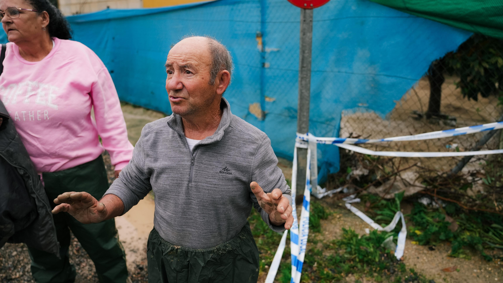 El lodo y el barro, dentro de las parcelas de las calles Perdiz y La Tórtola