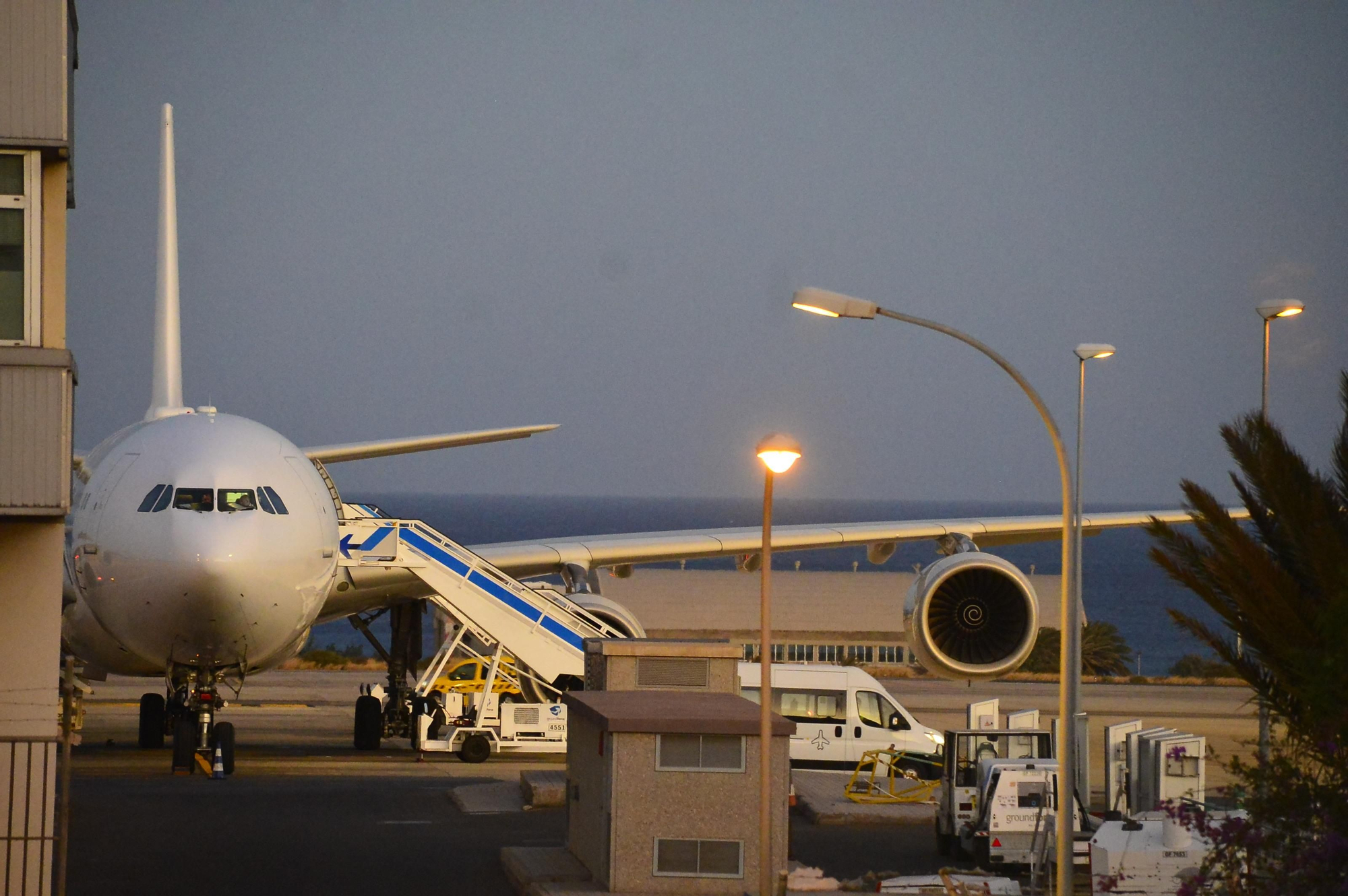Avión vacío en Gran Canaria para trasladar a los turistas afectados por el quiebre de Thomas Cook. (Ángel Sarmiento).