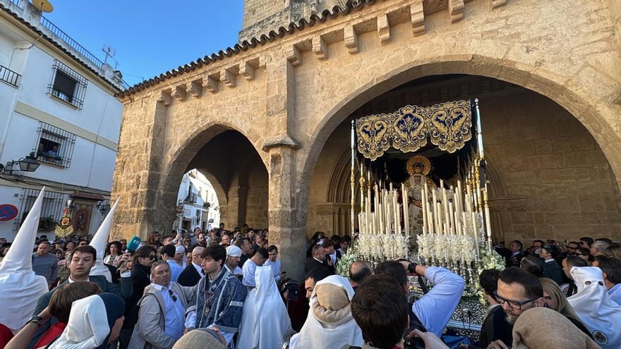 María Santísima de la Palma saliendo de San Lorenzo