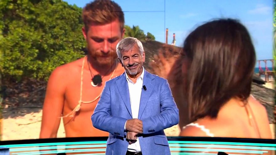 La broma de Carlos Sobera al escuchar en 'Supervivientes' una mención a 'Pasapalabra': "Te puedo castigar"
