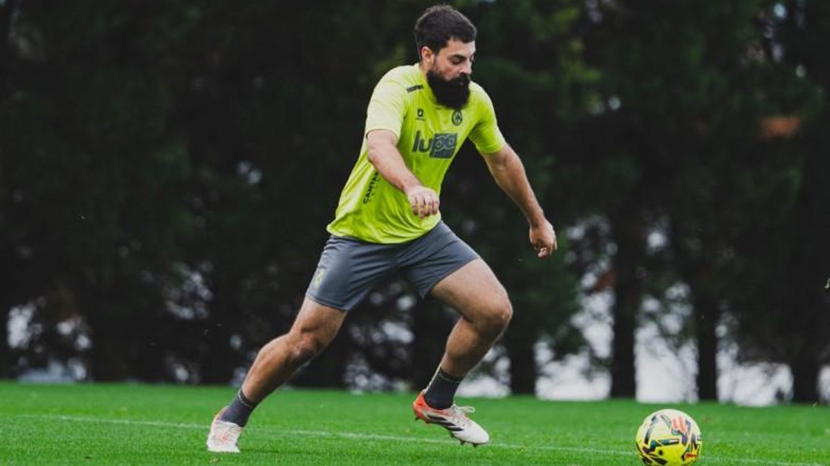 Asier Villalibre en un entrenamiento en La Albericia.