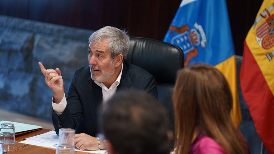 Canarias aprueba un "plan de choque" para contratar a trabajadores y mejorar la atención a los menores migrantes