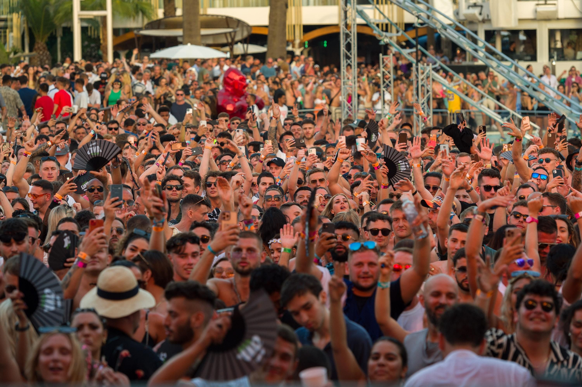 Fiesta en Ushuaia Ibiza, una de las marcas que ha llevado el sello de la isla al mercado del lujo en Dubái