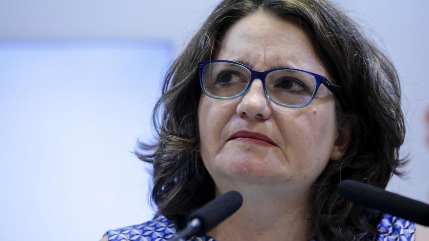 La exvicepresidenta de la Generalitat y excoportavoz de Compromís, Mónica Oltra, durante la rueda de prensa en la que anunció su dimisión. EFE/Ana Escobar