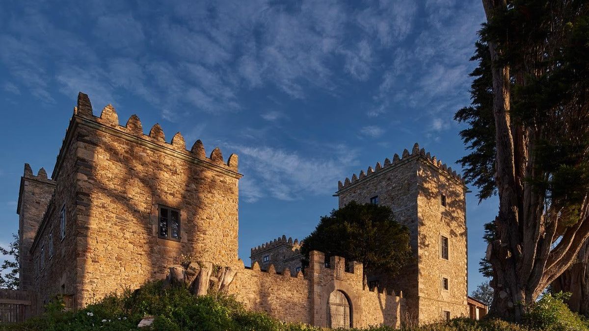 Torres de Donlebún en Barres, restauradas por el arquitecto asturiano.