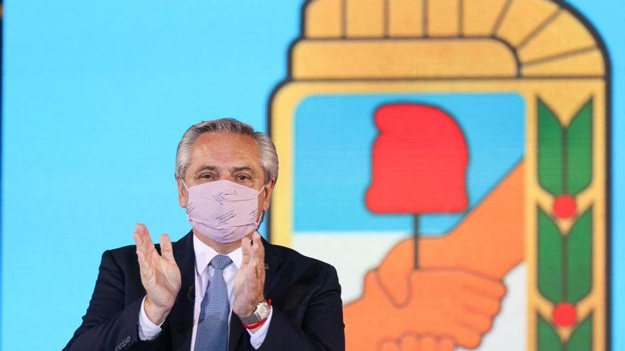 Alberto Fernández asumió la presidencia del PJ en un acto en el estadio de Defensores de Belgrano
