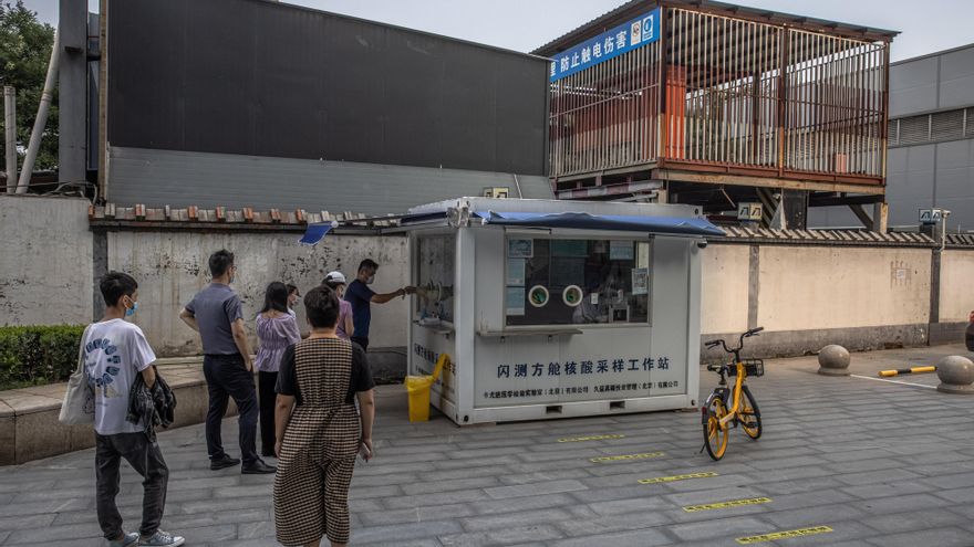 China suma 62 casos locales de coronavirus entre sus 85 nuevos positivos. EFE/EPA/ROMAN PILIPEY