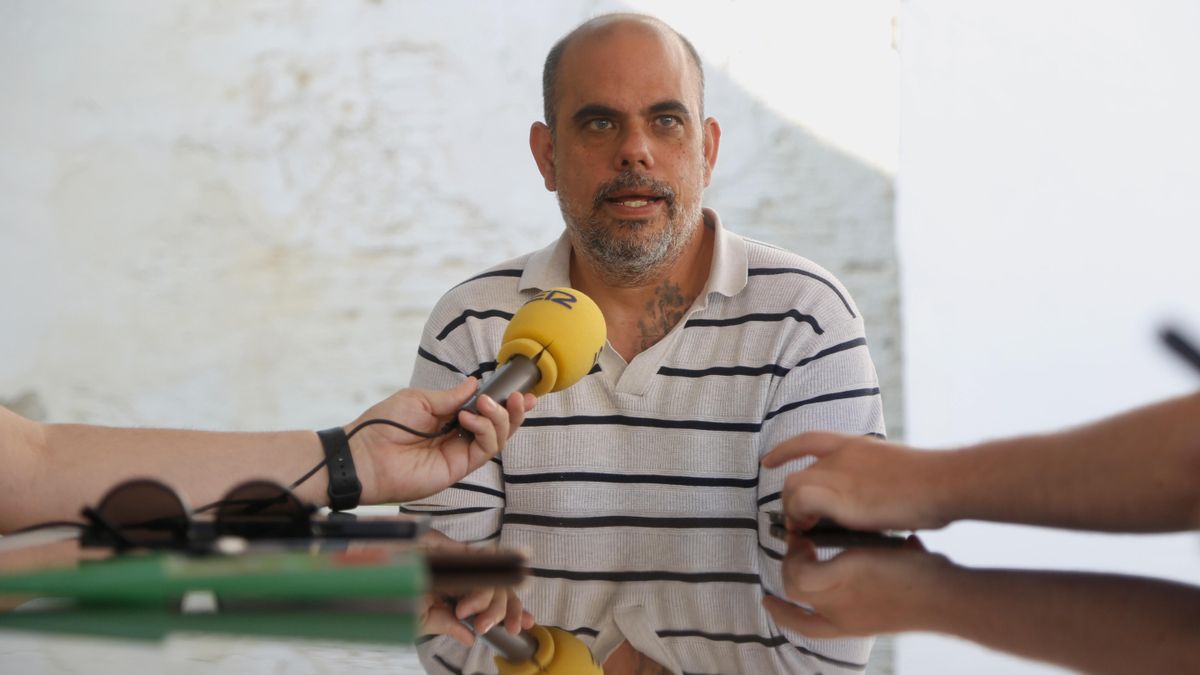 Antonio Amil, propietario de los cines de verano Delicias, Olimpia y Fuenseca, atiende a los medios