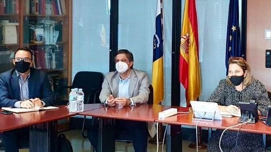 Los productores de plátano de Canarias y la Consejería de Agricultura logran el compromiso del ministro Planas con los fondos comunitarios POSEI para todo el sector primario
