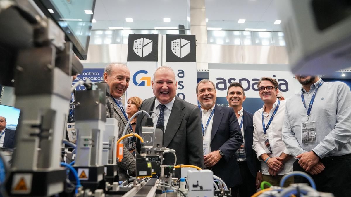 El ministro de Industria y Turismo, Jordi Hereu, y el alcalde de Córdoba, José María Bellido, durante la apertura del Foro Internacional de Defensa Indudef