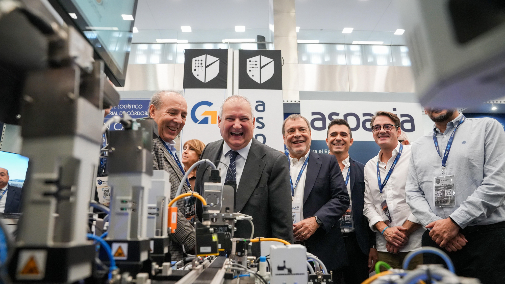 El ministro de Industria y Turismo, Jordi Hereu, y el alcalde de Córdoba, José María Bellido, durante la apertura del Foro Internacional de Defensa Indudef