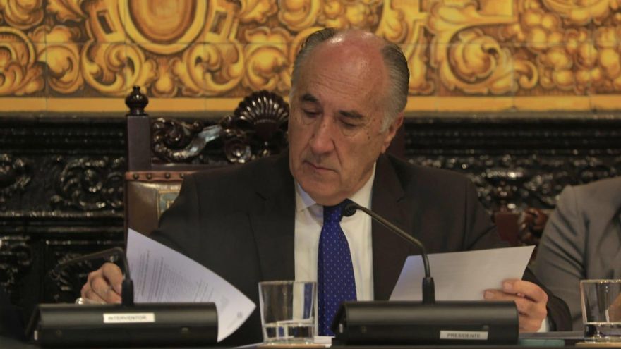 Landaluce, en el pleno municipal de diciembre de 2025 en el Ayuntamiento de Algecias.