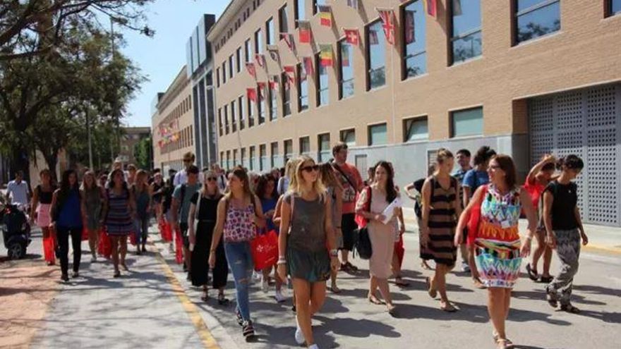 Más estudiantes que vecinos: la presión de las residencias de la universidad privada tensiona el mercado de la vivienda en Alfara