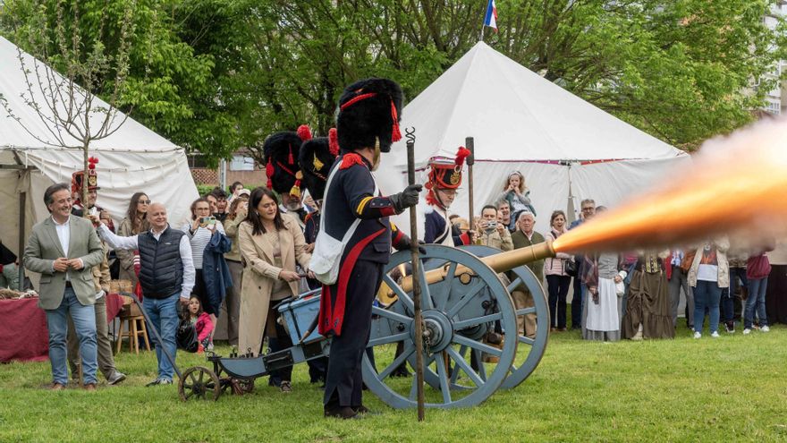 Camargo comienza la Fiesta Homenaje a Pedro Velarde con el cañonazo inaugural en el Campamento Napoleónico