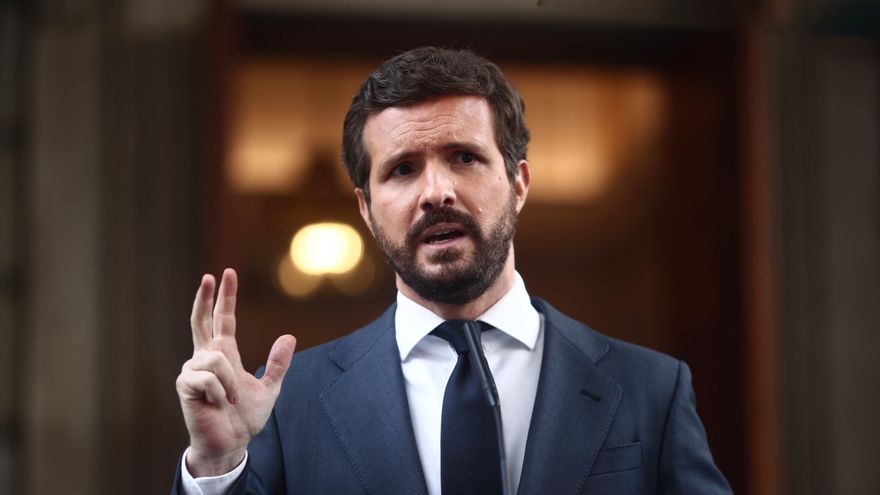 Archivo - El líder del PP, Pablo Casado, interviene en una rueda de prensa en el Congreso.