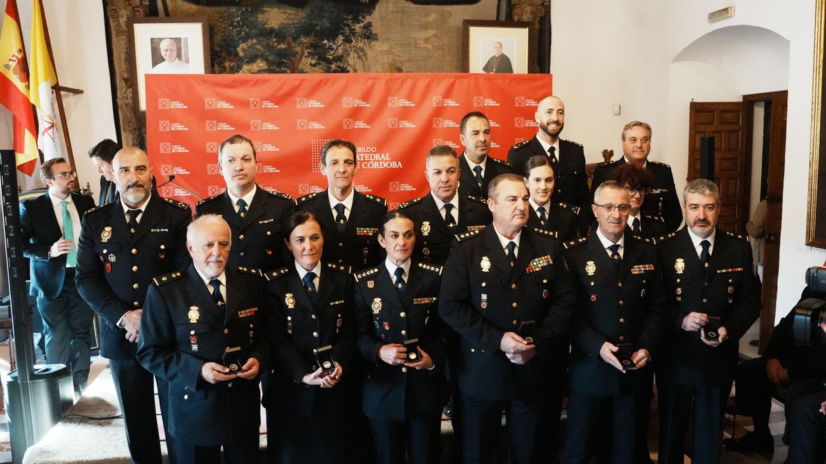 Reconocimiento a personas e instituciones que colaboraron contra el incendio de la Mezquita-Catedral.