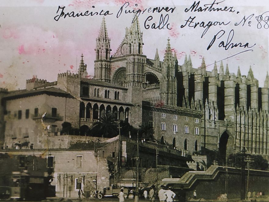 Lateral de una de las postales remitidas por Rogelio Fernández a su familia, con la Catedral de Palma al fondo