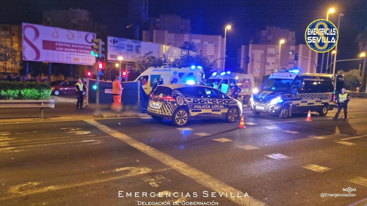 Archivo - Imagen de archivo de un accidente en la Ronda Urbana Norte en el que falleció un repartidor de comida a domicilio.