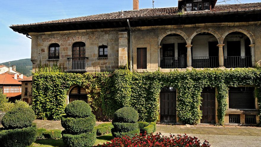 El pueblo en el corazón del País Vasco que conserva más de 20 palacios entre calles medievales llenas de historia