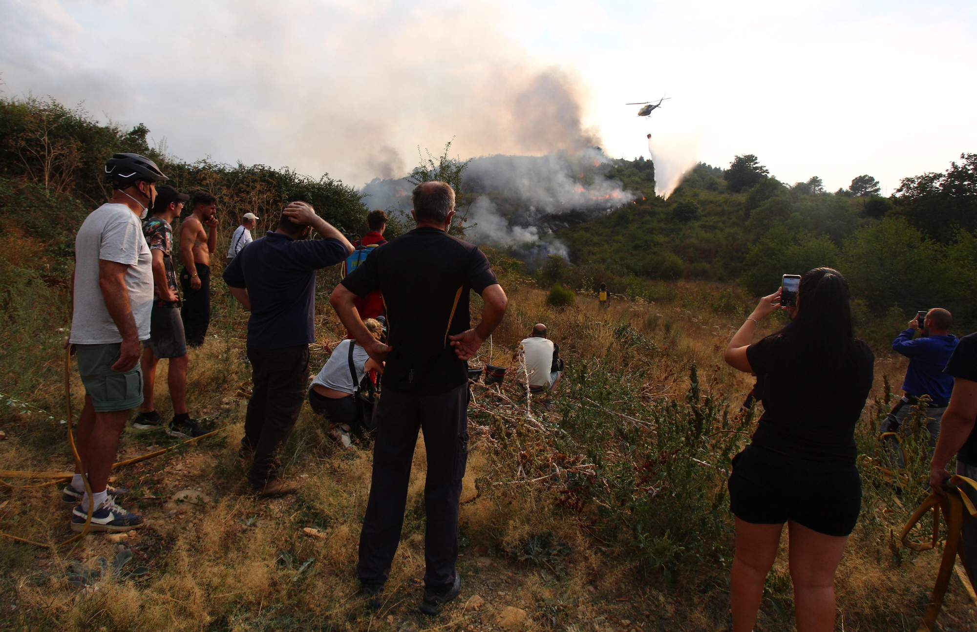 Así lucharon contra el fuego los vecinos de Molinaseca