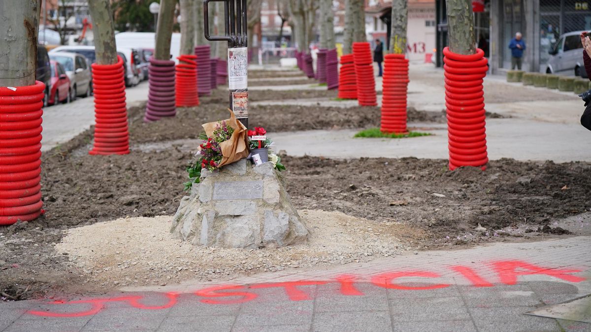 Estado del monolito, actualmente en obras
